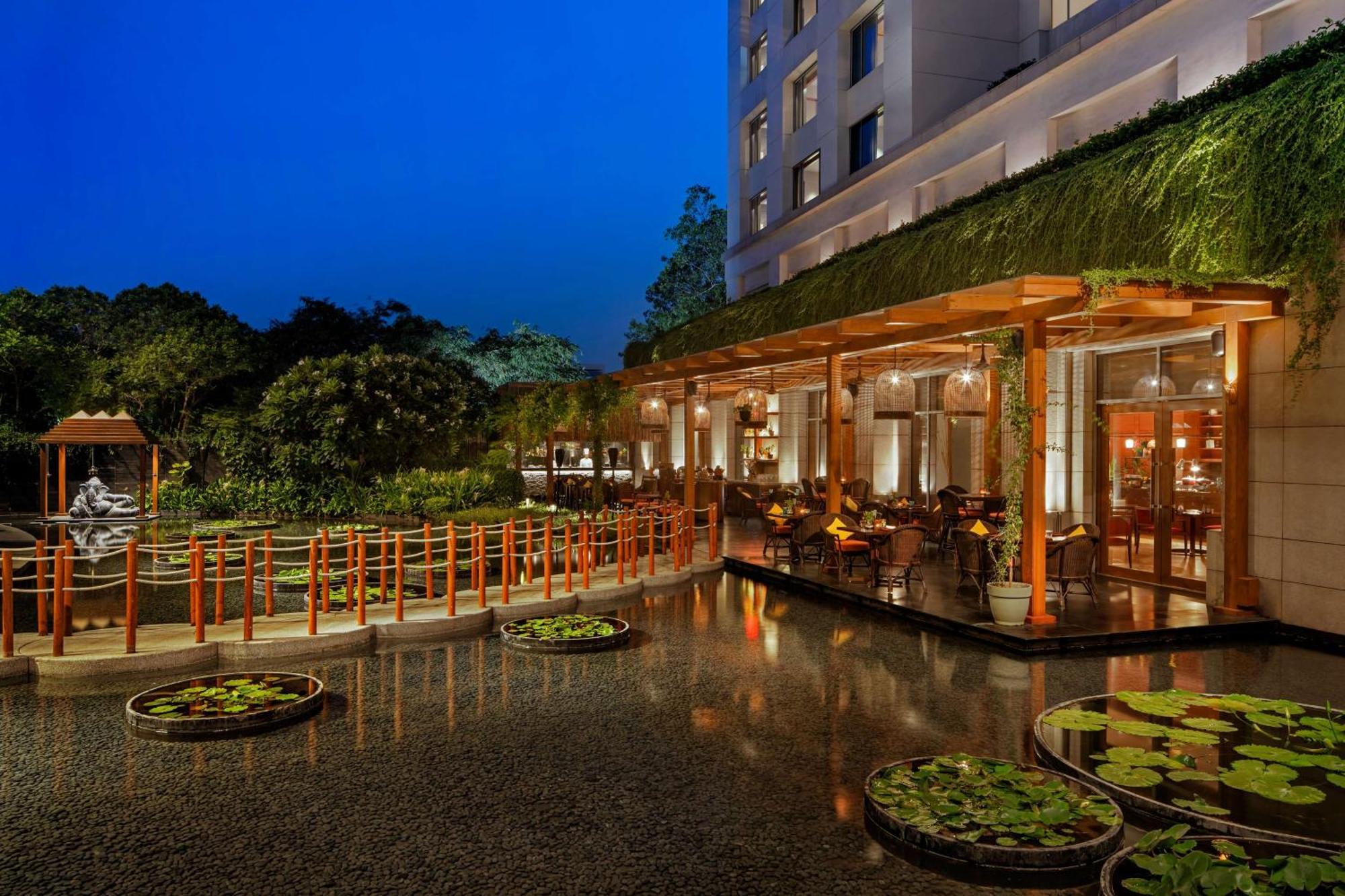 Hotel Park Hyatt Chennai Exterior foto