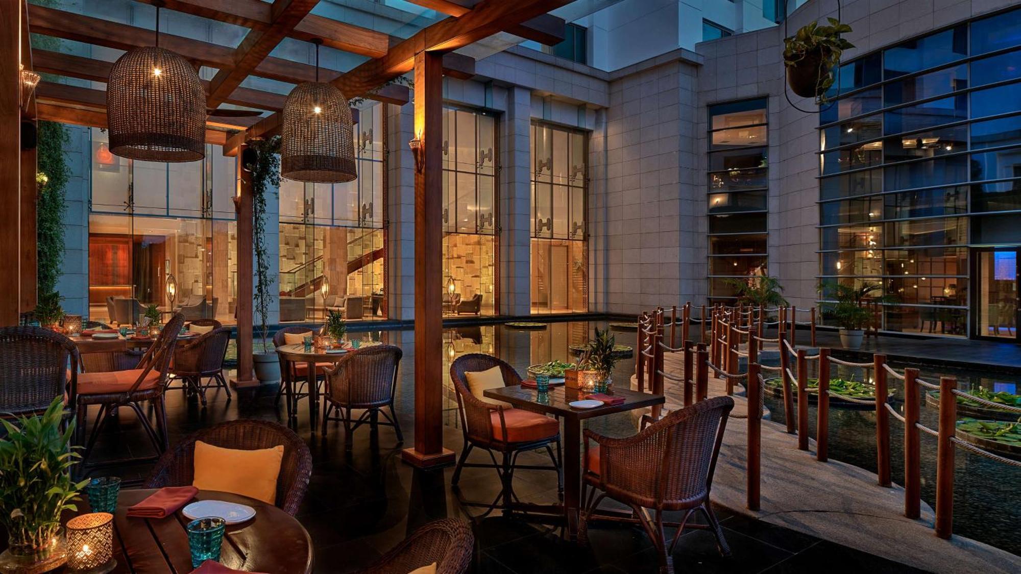Hotel Park Hyatt Chennai Exterior foto