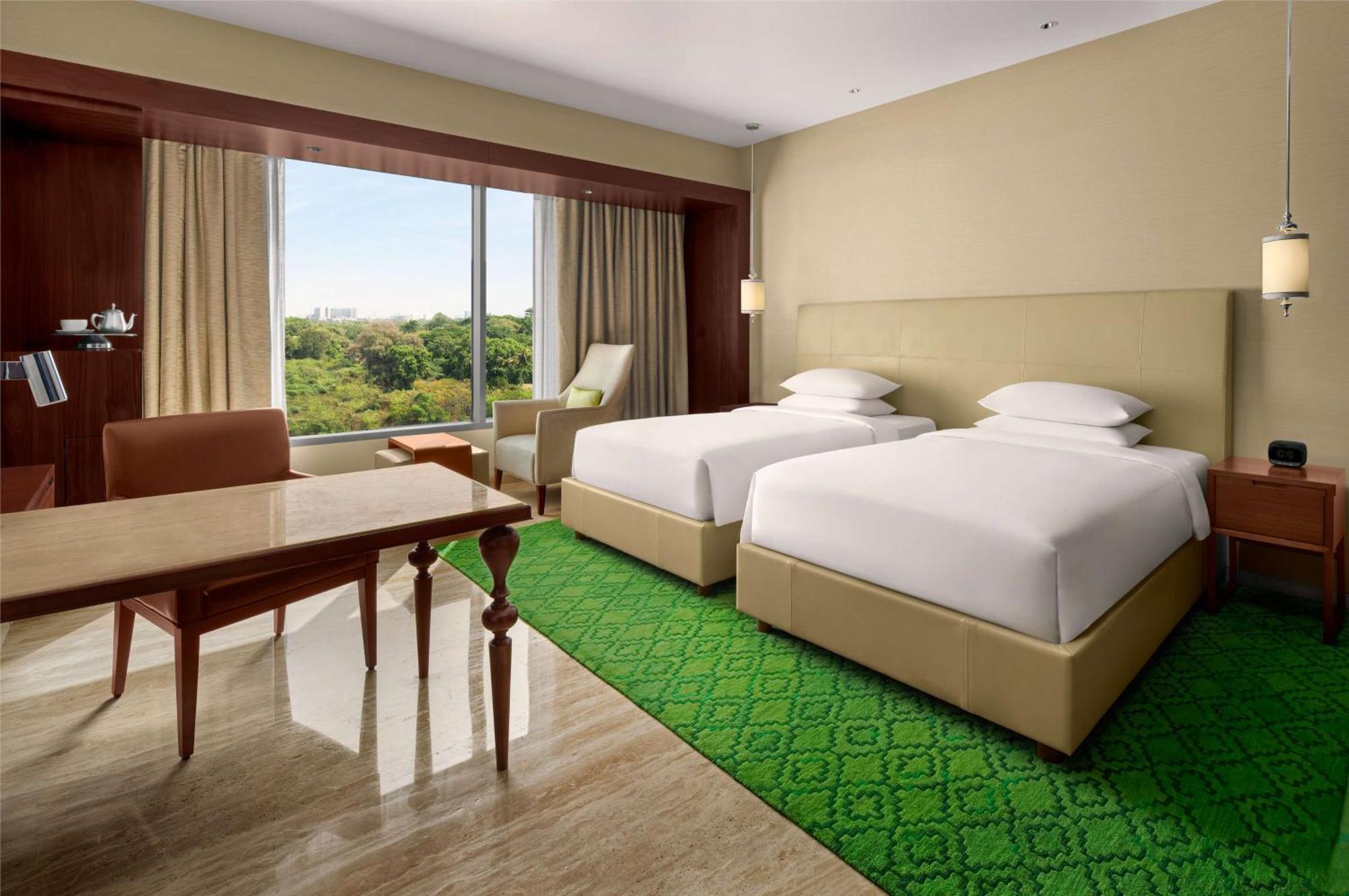 Hotel Park Hyatt Chennai Exterior foto