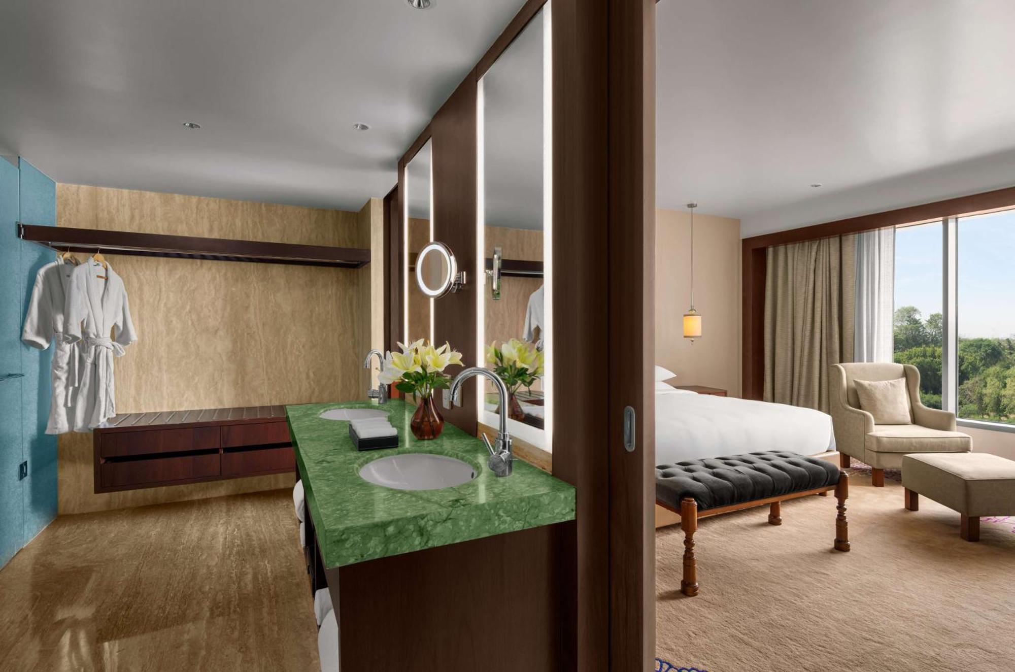 Hotel Park Hyatt Chennai Exterior foto