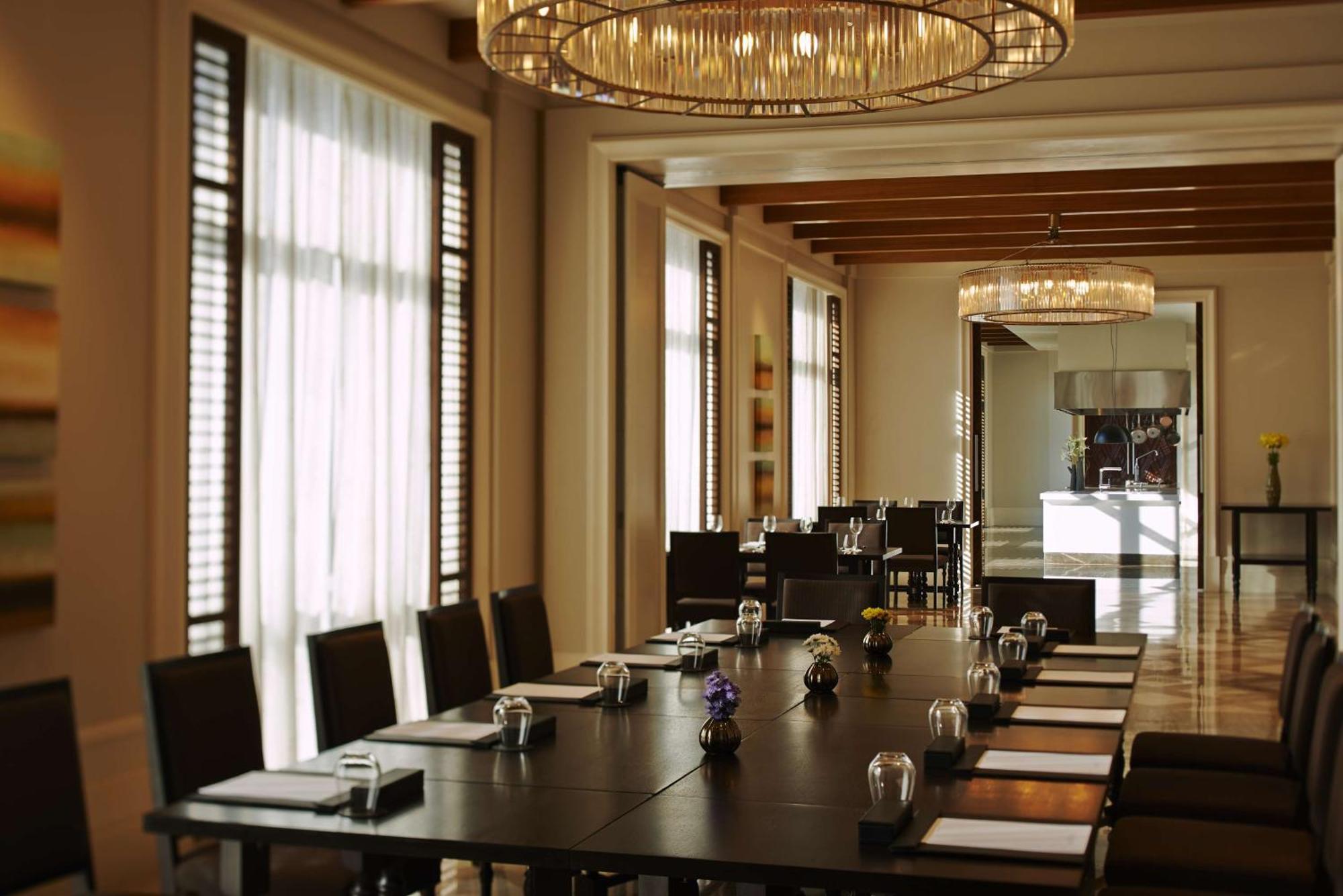 Hotel Park Hyatt Chennai Exterior foto